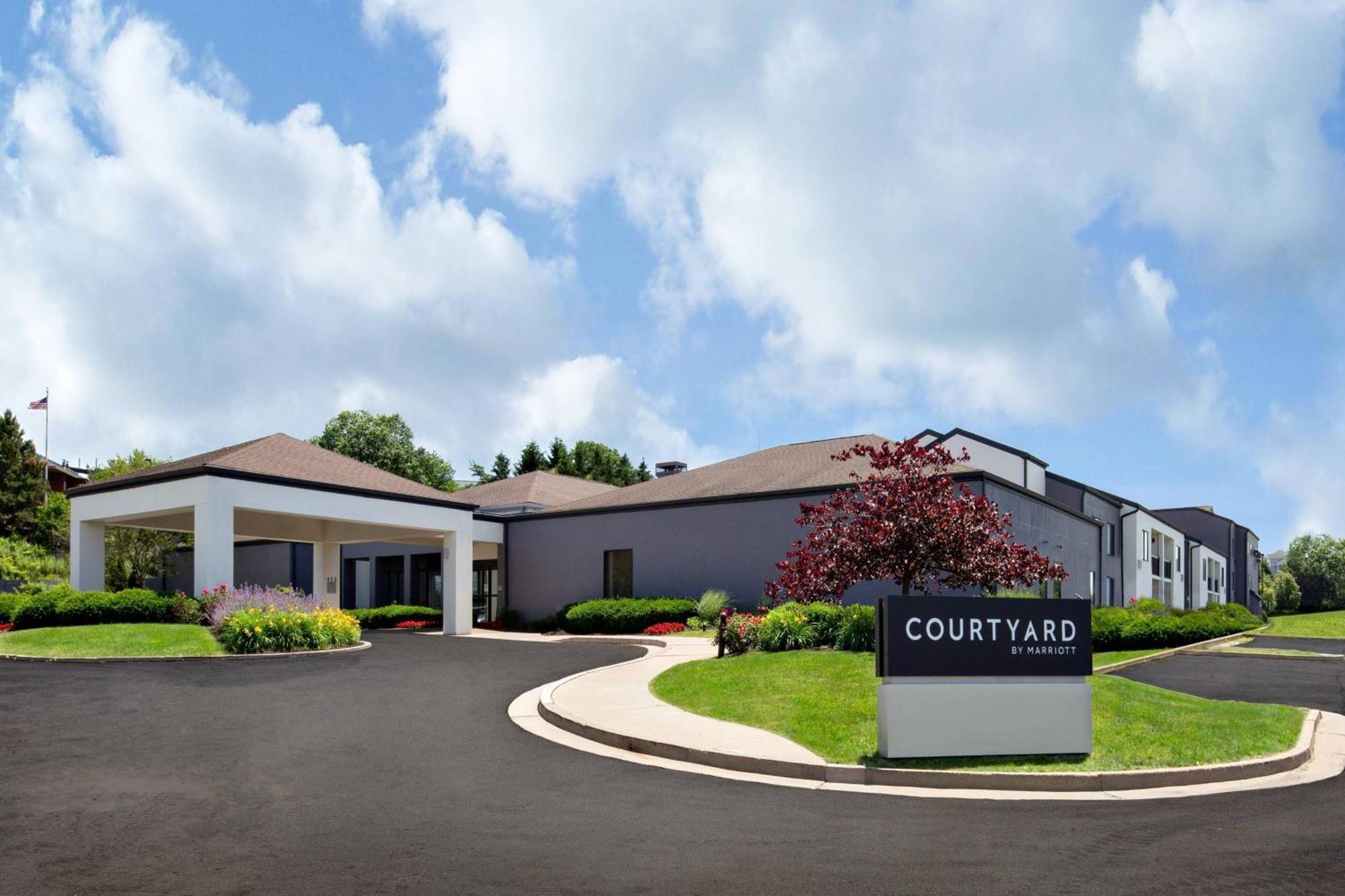 Courtyard By Marriott Pittsburgh Airport Hotel Coraopolis Eksteriør billede