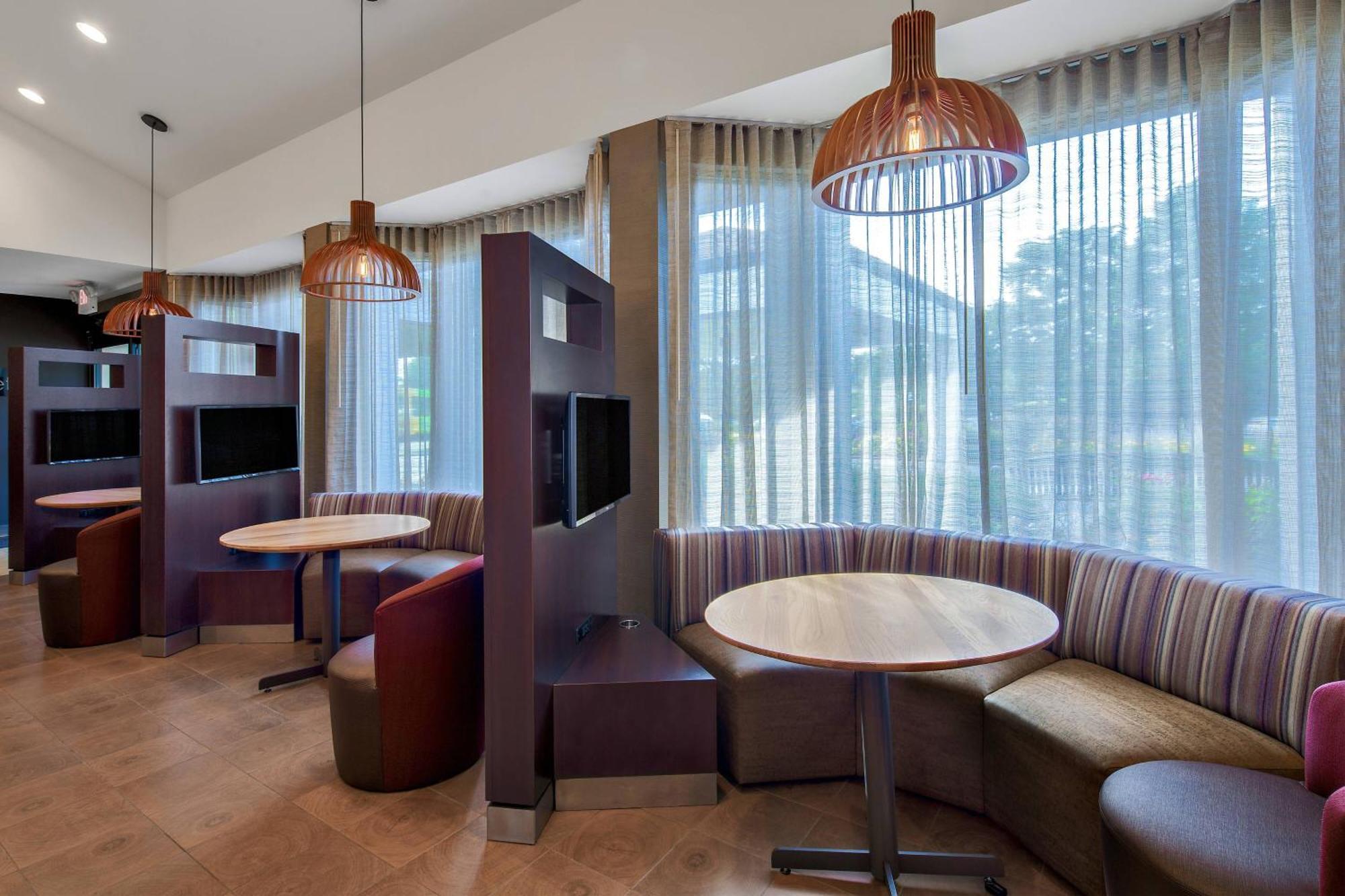 Courtyard By Marriott Pittsburgh Airport Hotel Coraopolis Eksteriør billede