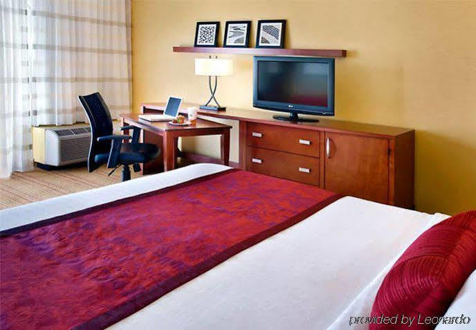 Courtyard By Marriott Pittsburgh Airport Hotel Coraopolis Eksteriør billede
