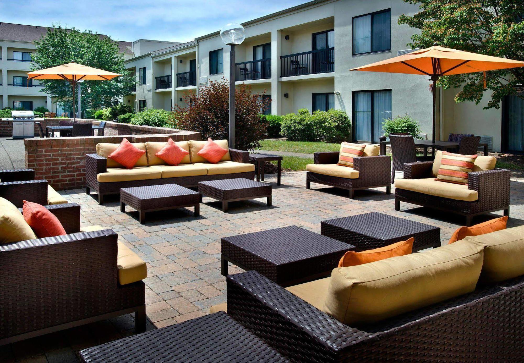 Courtyard By Marriott Pittsburgh Airport Hotel Coraopolis Eksteriør billede