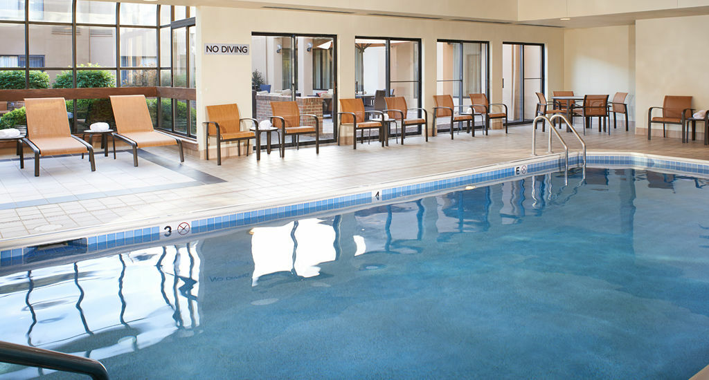 Courtyard By Marriott Pittsburgh Airport Hotel Coraopolis Eksteriør billede